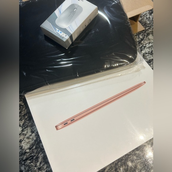 Gold  13 inch MacBook Air with Apple M1 Chip - Picture 5 of 6